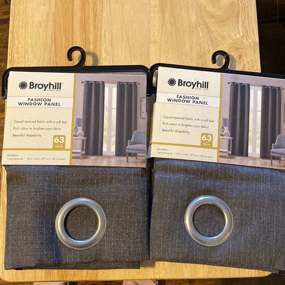 Broyhill curtain gray 38”x63”